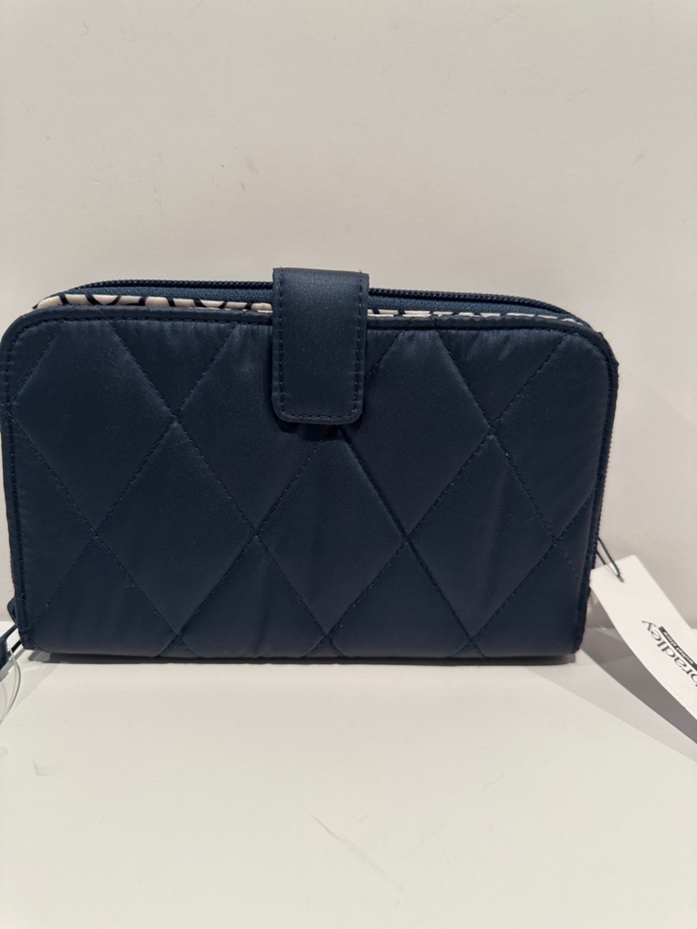 Vera Bradley Essential Tab Large Wallet with Creditcards, Bills and Coin Slots.
